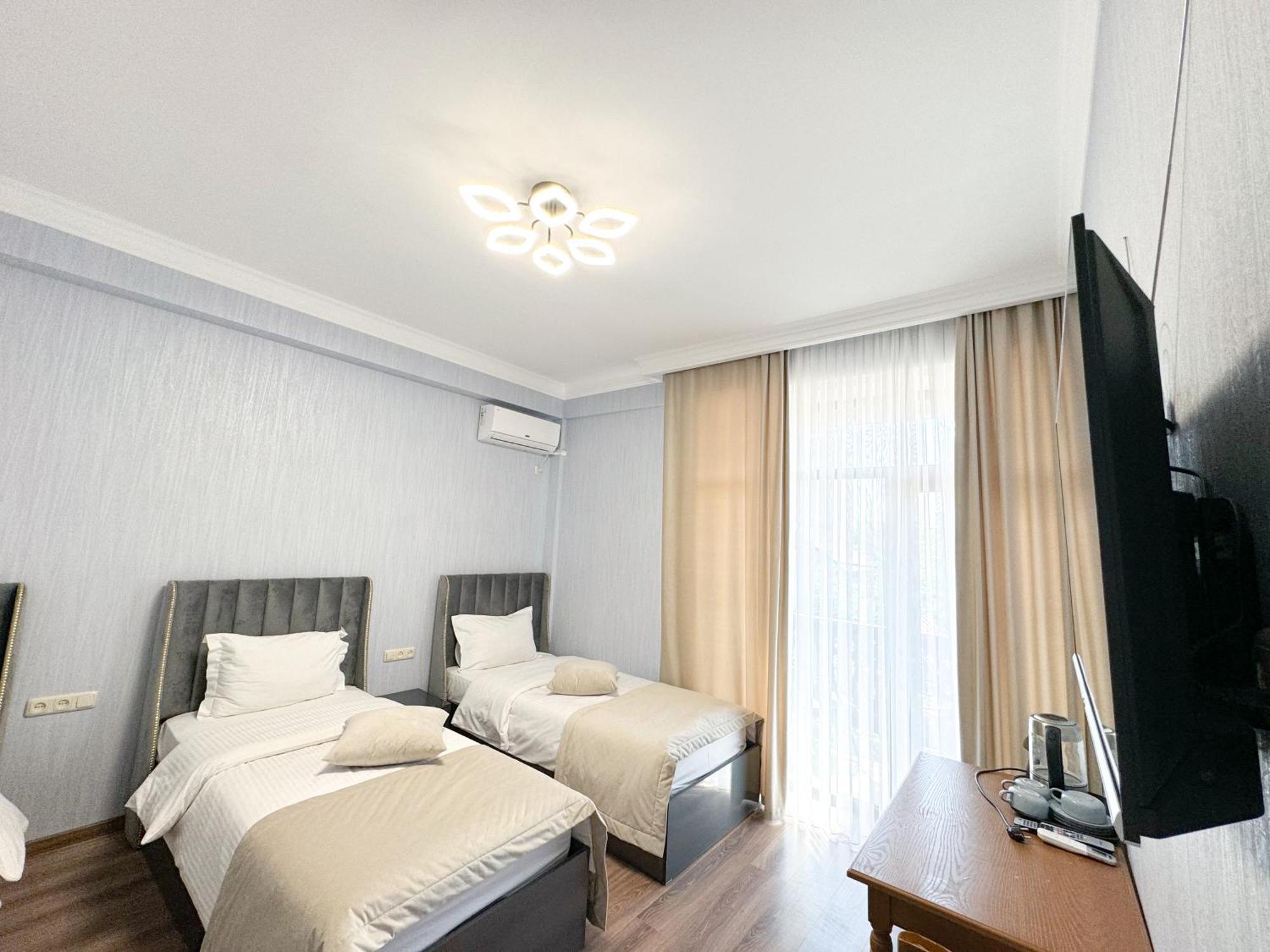 Armenia Hotel Erevan Exterior foto
